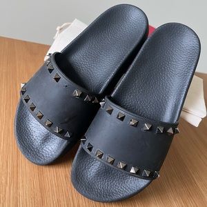Women’s Valentino garavani rockstud pool slides